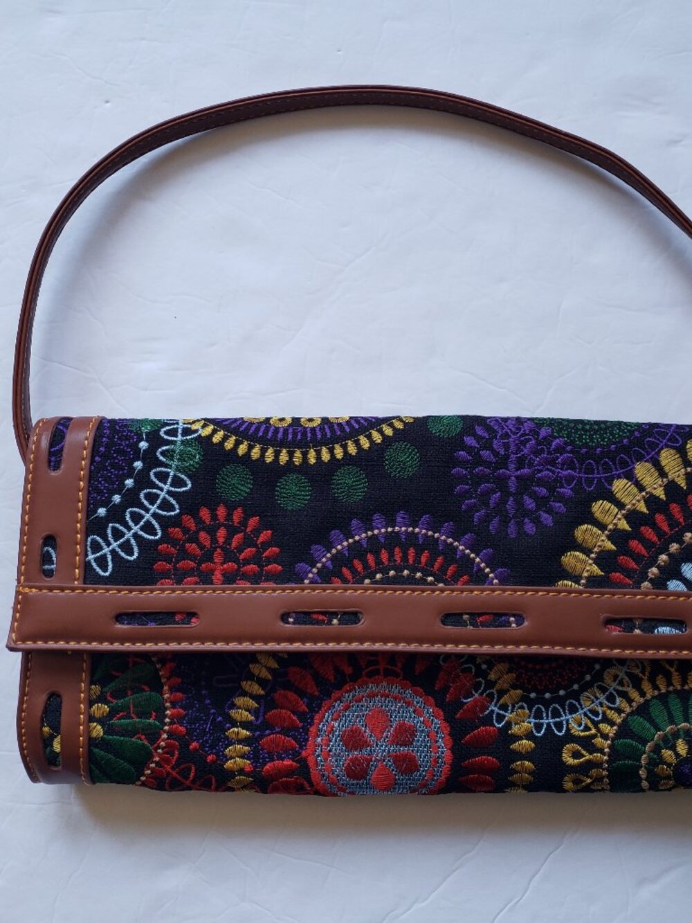 Sondra Roberts Vintage Y2K Embroidered Canvas Boho Clutch Shoulder Bag Purse